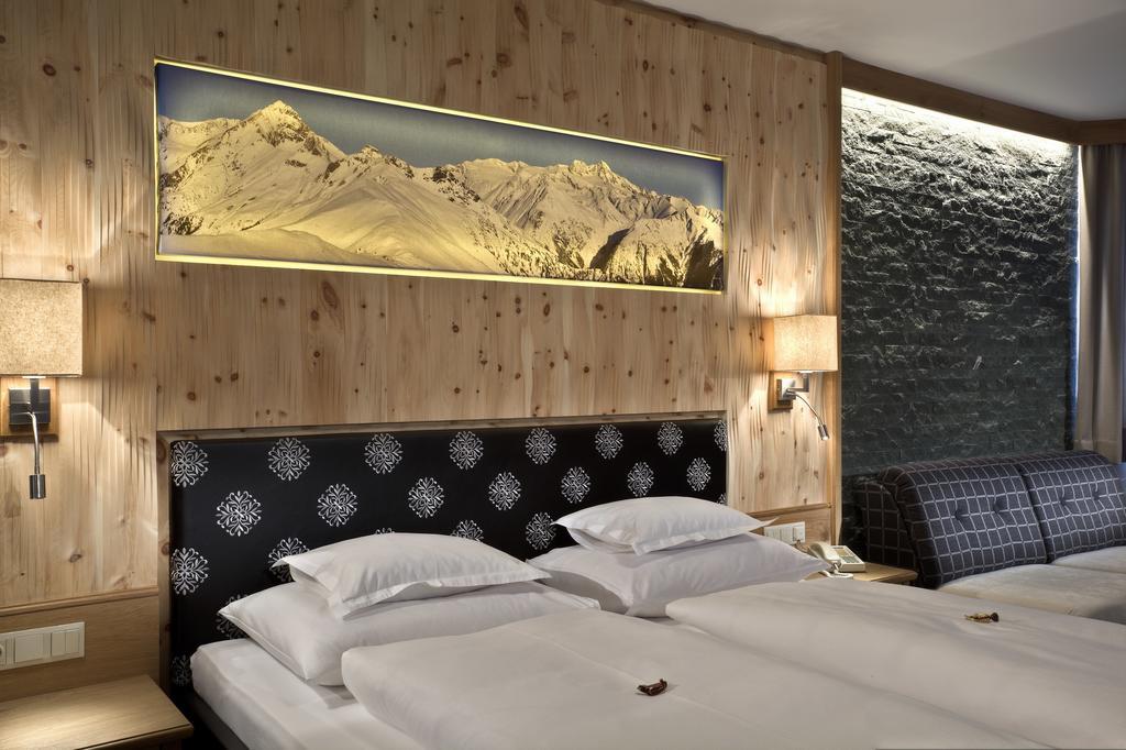 Double Room,1756450083:JPEG